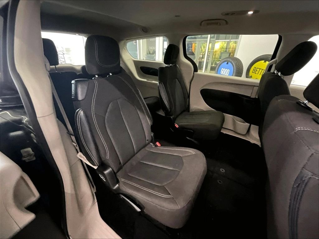 Used 2023 Chrysler Voyager LX FWD image 16