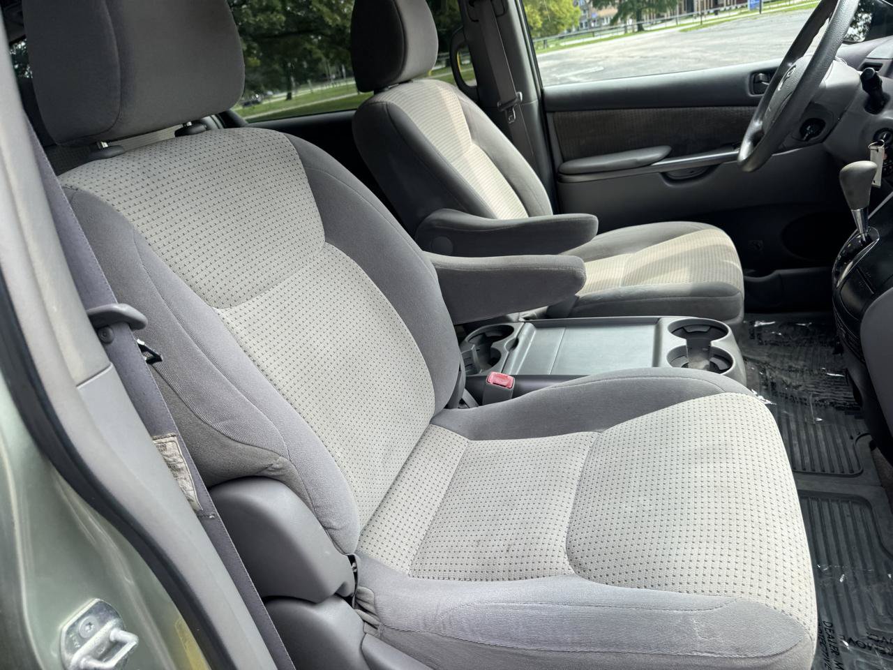 Used 2009 Toyota Sienna LE FWD image 33