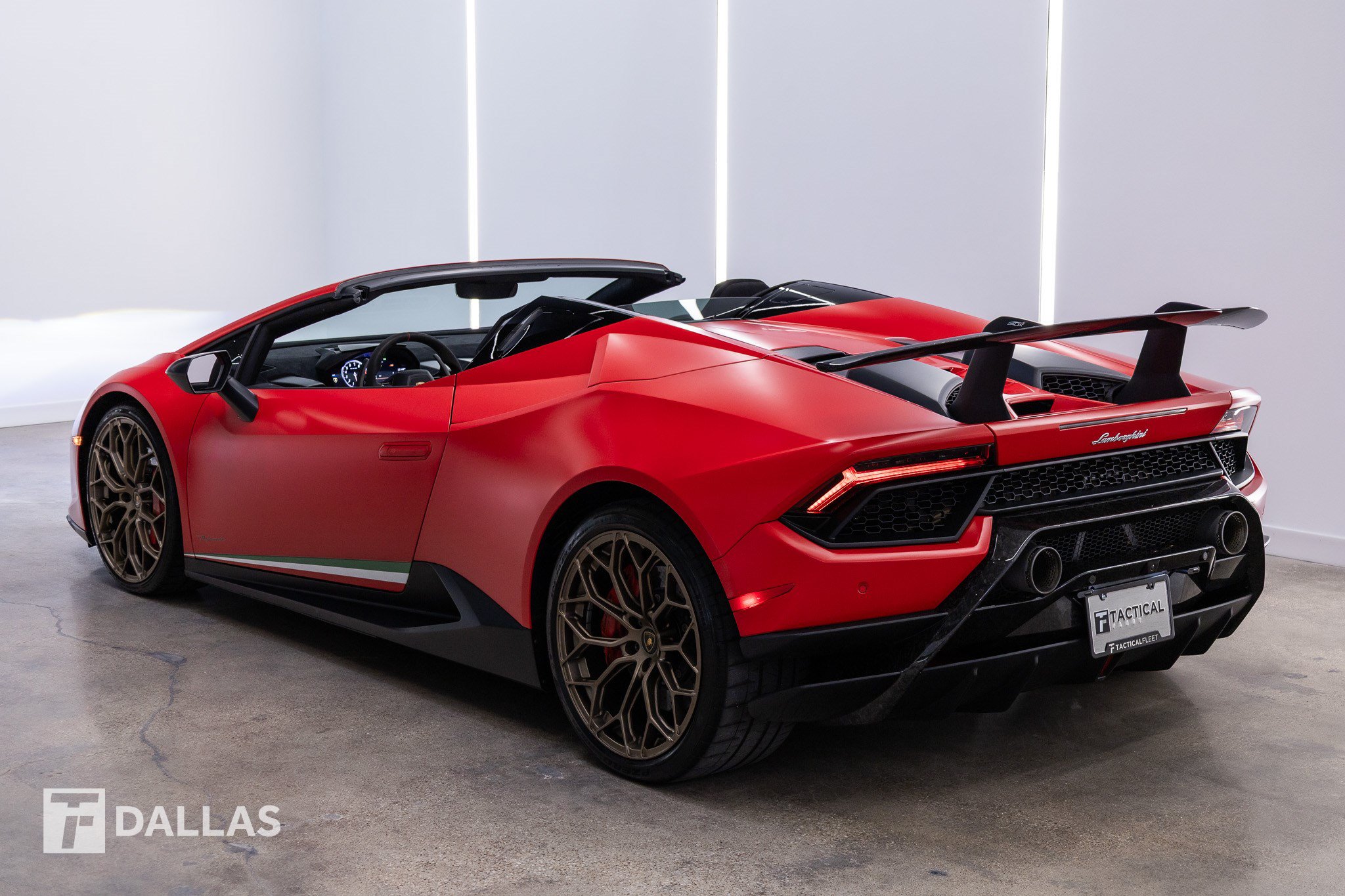 Used 2018 Lamborghini Huracan Performante AWD/4WD image 9