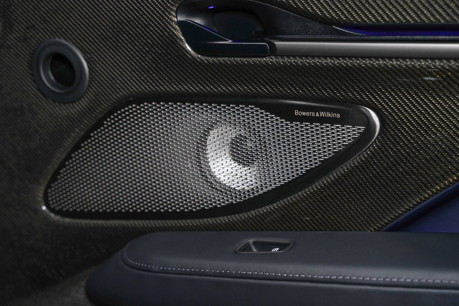Used 2025 Aston Martin Vanquish RWD image 40