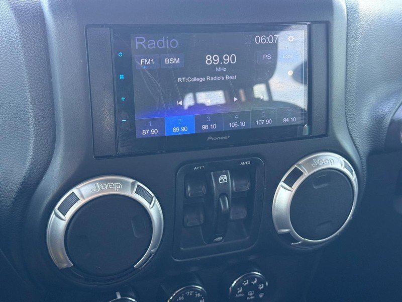 Used 2016 Jeep Wrangler Unlimited Sahara w/ Connectivity Group image 18