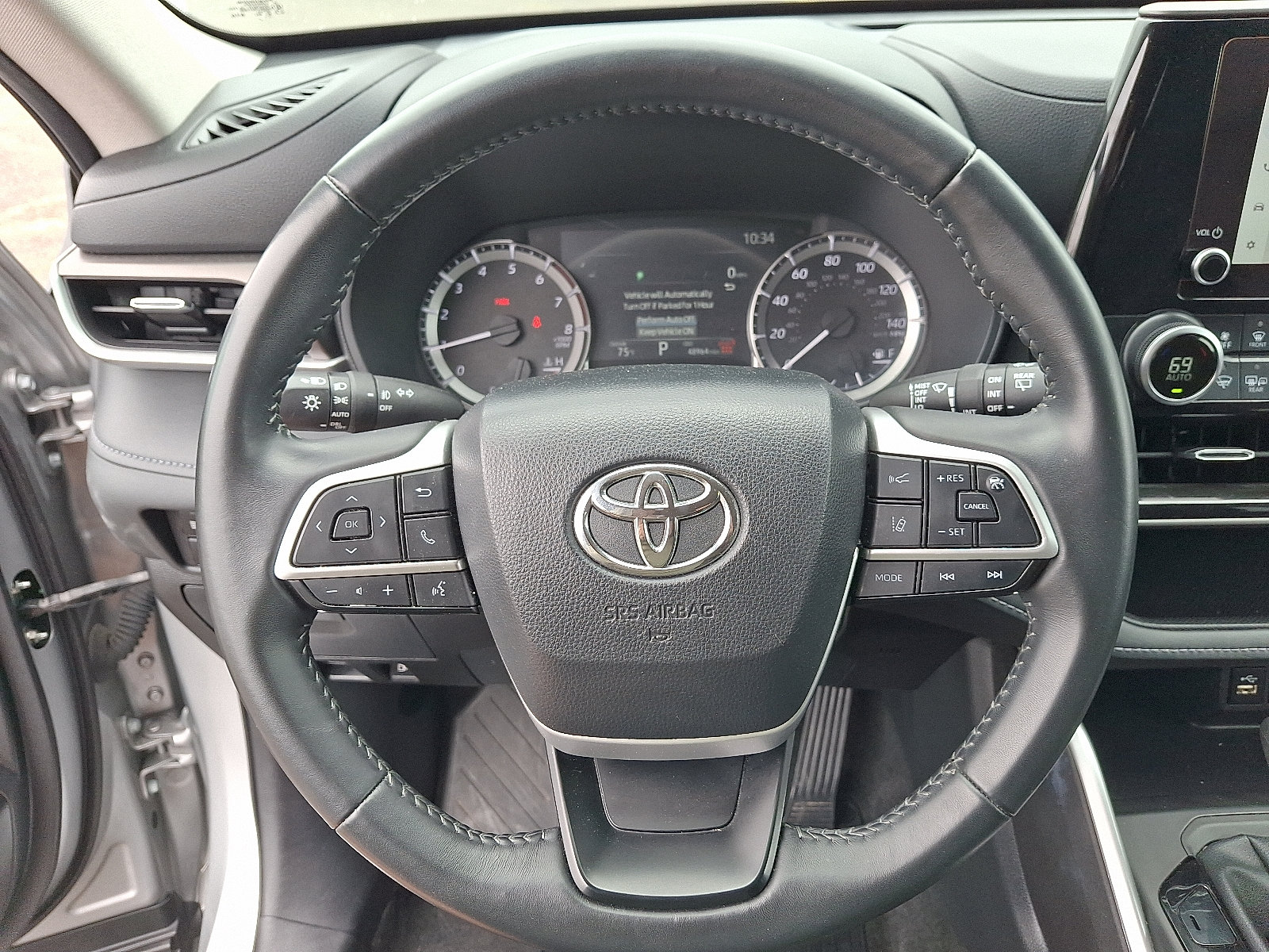 Used 2024 Toyota Highlander LE AWD/4WD image 19