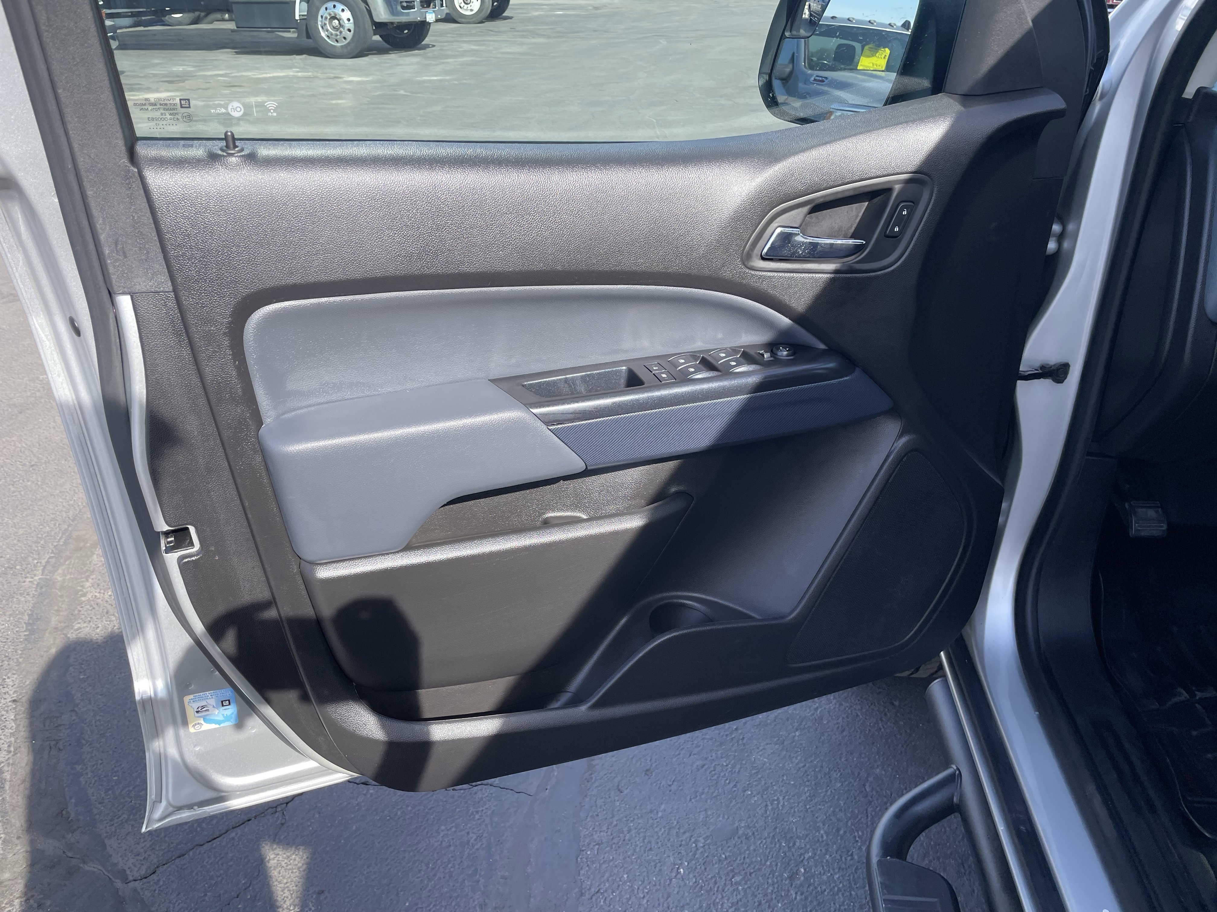 Used 2017 Chevrolet Colorado Z71 AWD/4WD image 12