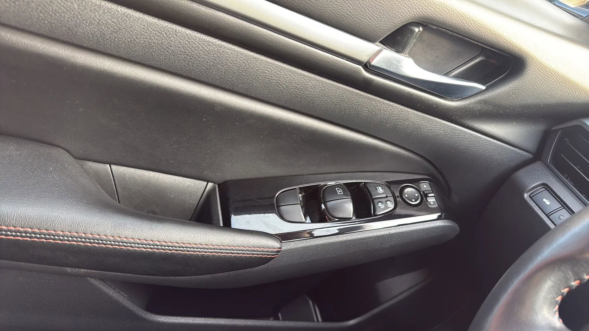 Used 2025 Nissan Altima 2.5 SR image 22