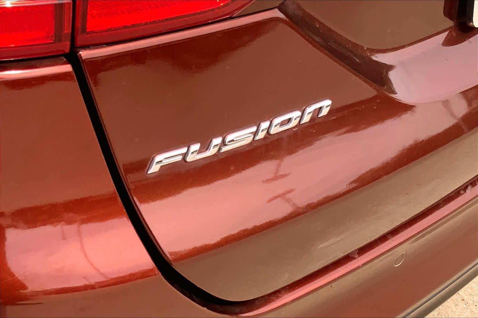 Used 2016 Ford Fusion SE w/ Equipment Group 202A FWD image 10