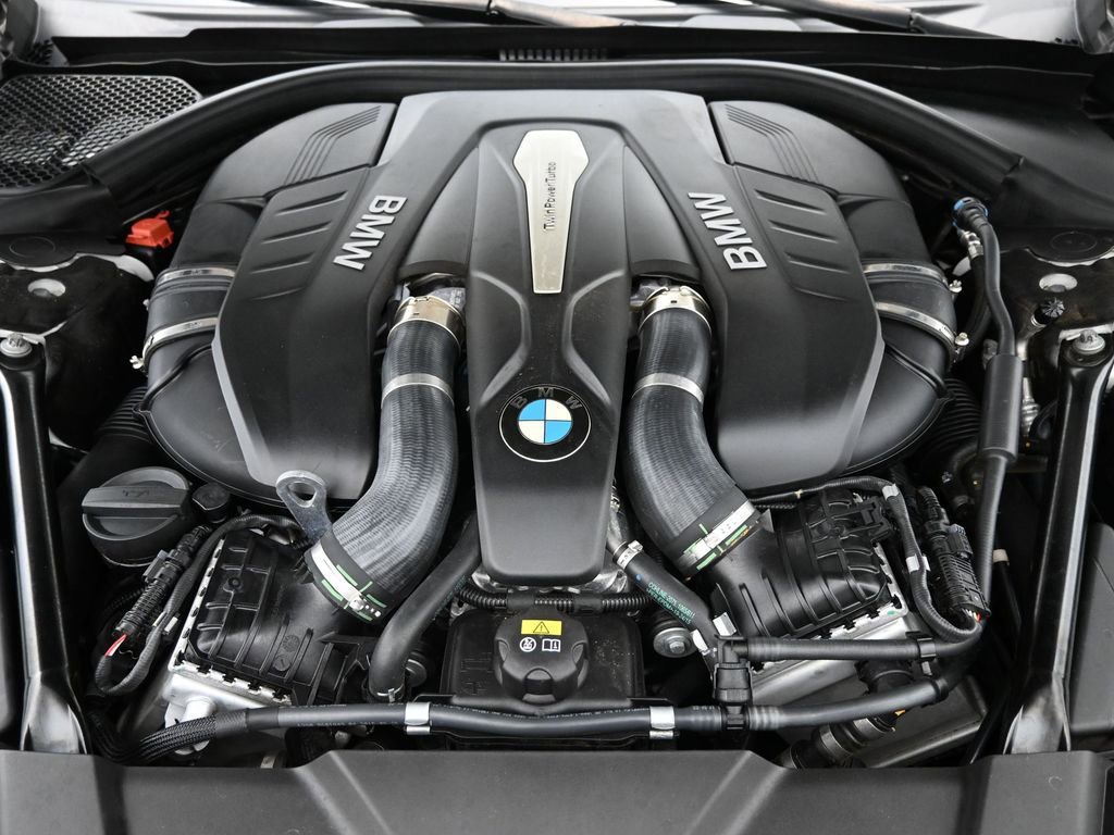 Used 2016 BMW 750i xDrive image 18