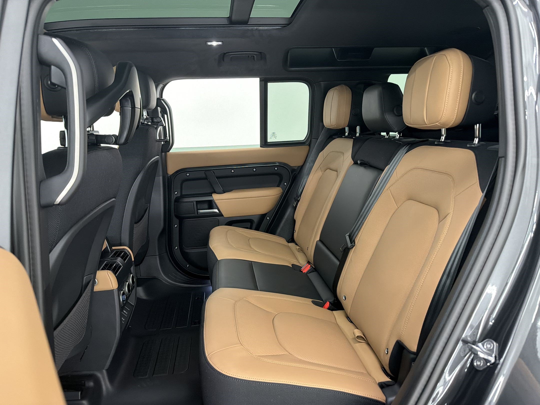 New 2026 Land Rover Defender 110 X AWD/4WD image 22