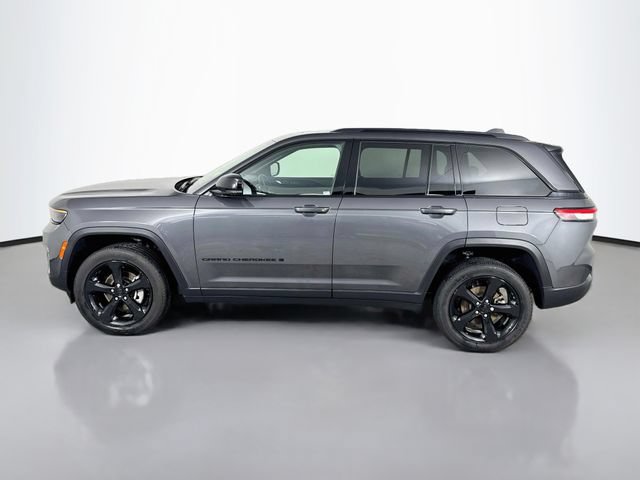 Used 2024 Jeep Grand Cherokee Altitude AWD/4WD image 10