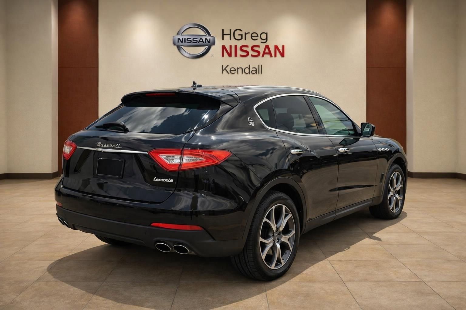 Used 2018 Maserati Levante AWD/4WD image 4