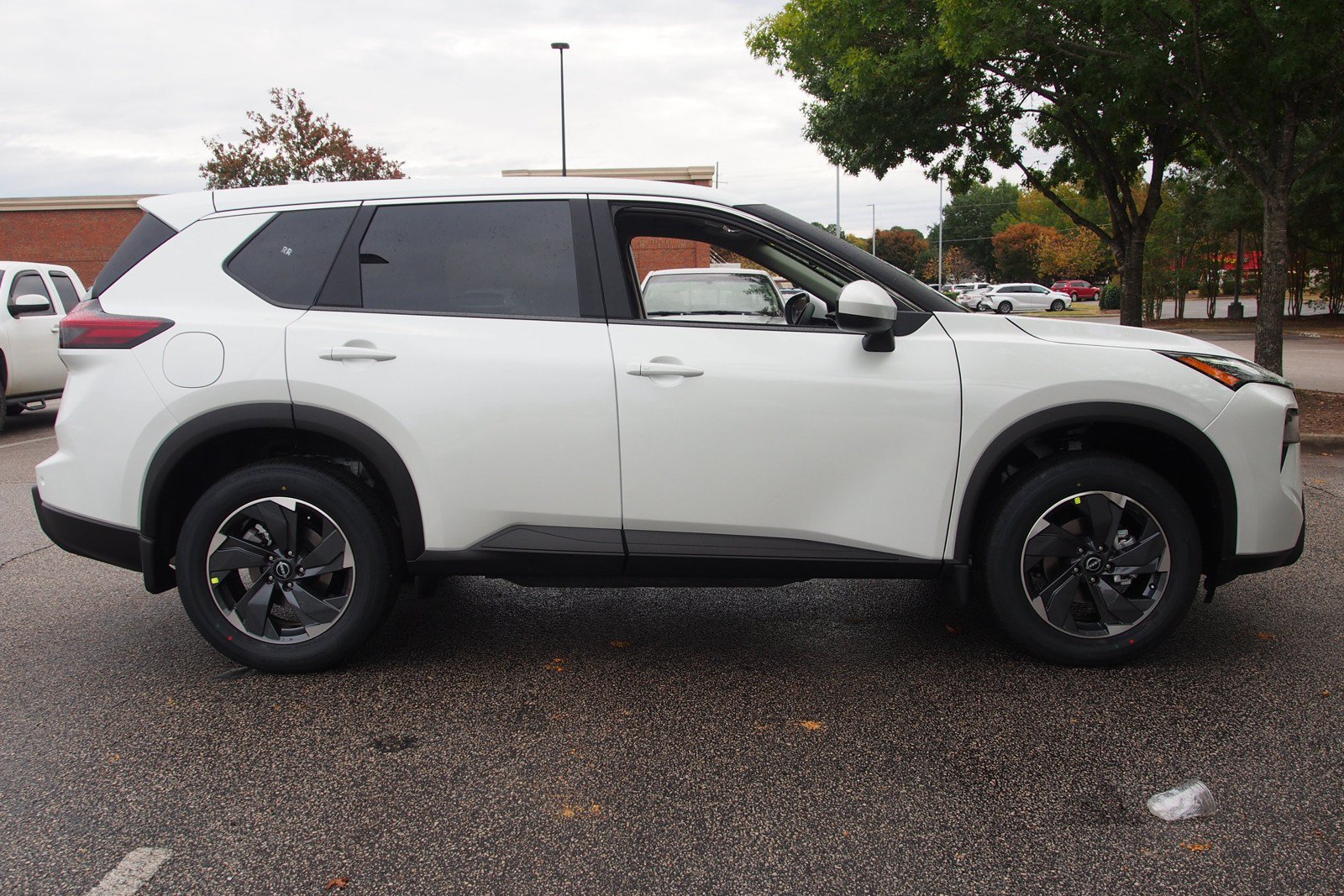 Used 2026 Nissan Rogue SV FWD image 8