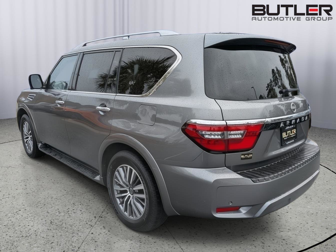 Used 2024 Nissan Armada SL w/ Captain's Chairs Package image 3