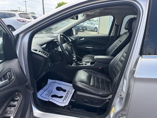 Used 2017 Ford Escape Titanium w/ Equipment Group 301A AWD/4WD image 10