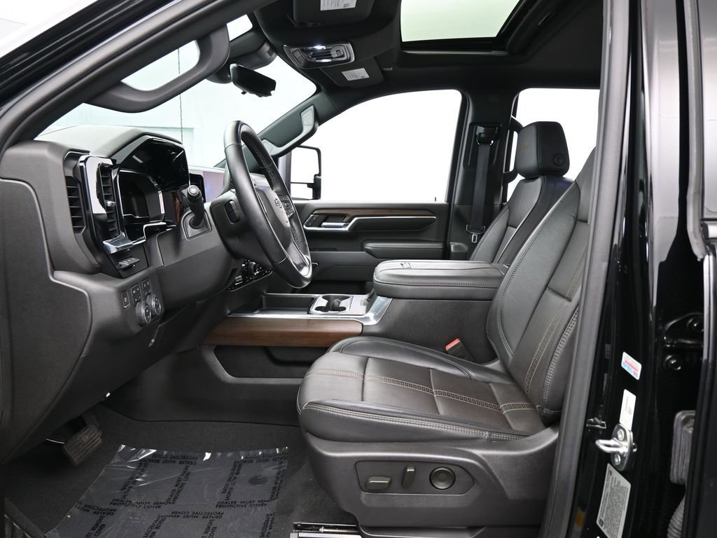 Used 2024 Chevrolet Silverado 2500 High Country w/ Midnight Edition AWD/4WD image 11