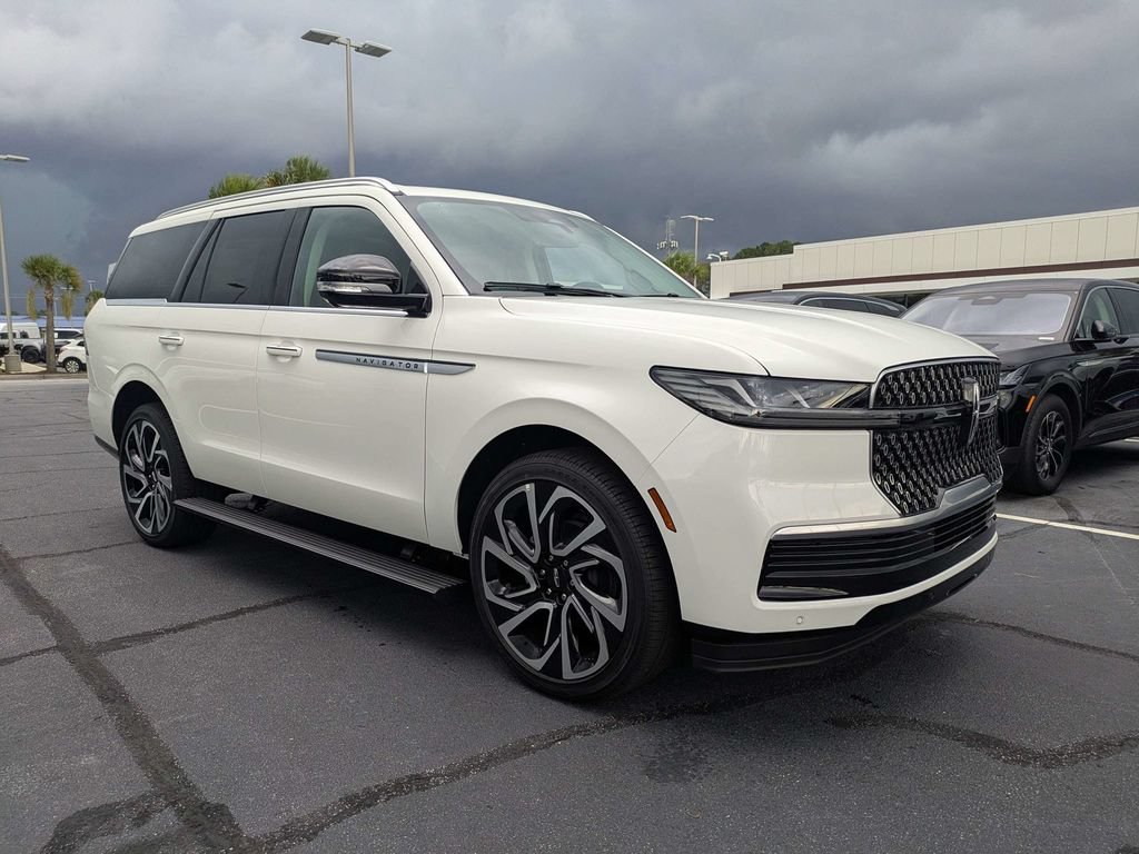 New 2027 Lincoln Navigator Reserve AWD/4WD image 2