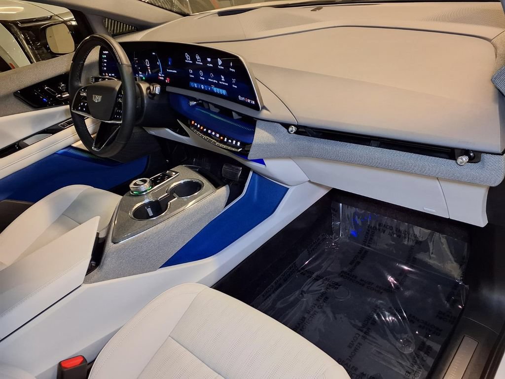 Certified 2025 Cadillac Optiq Luxury 2 w/ LPO, Floor Liner Package AWD/4WD image 24