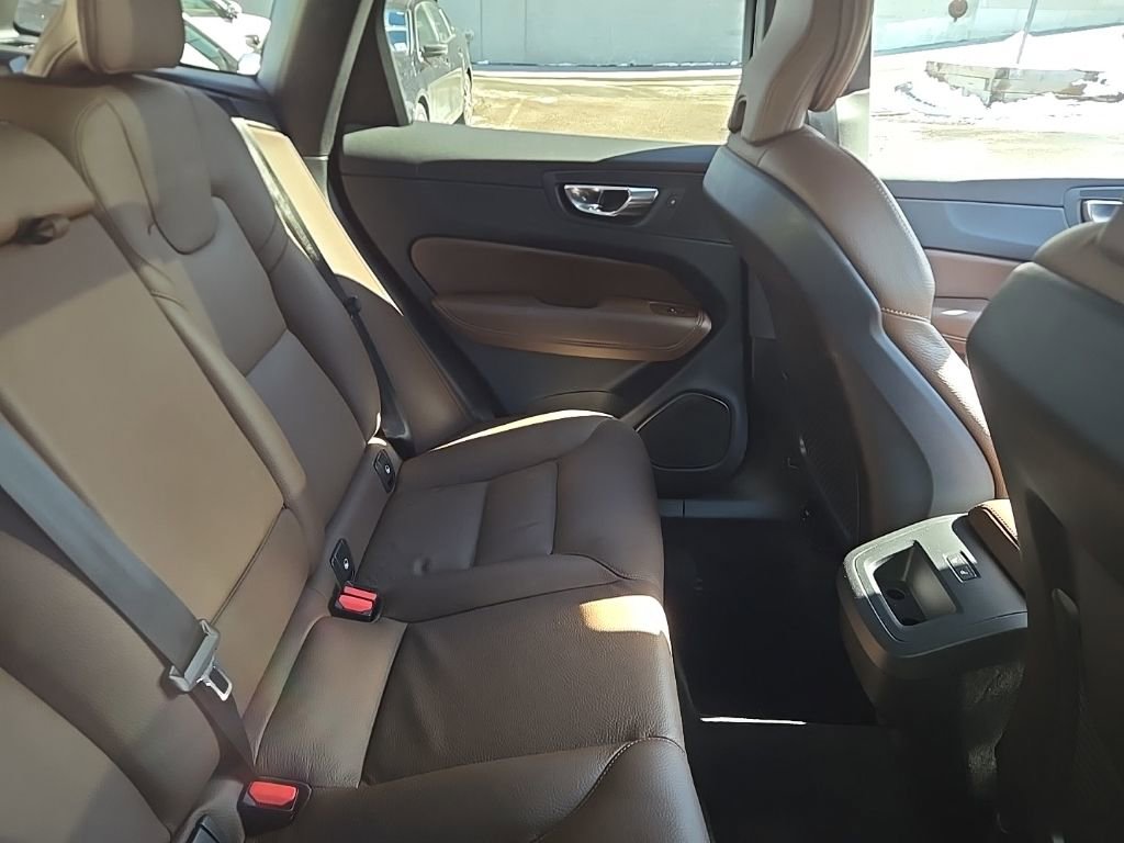 Certified 2023 Volvo XC60 B5 Plus w/ Climate Package image 10