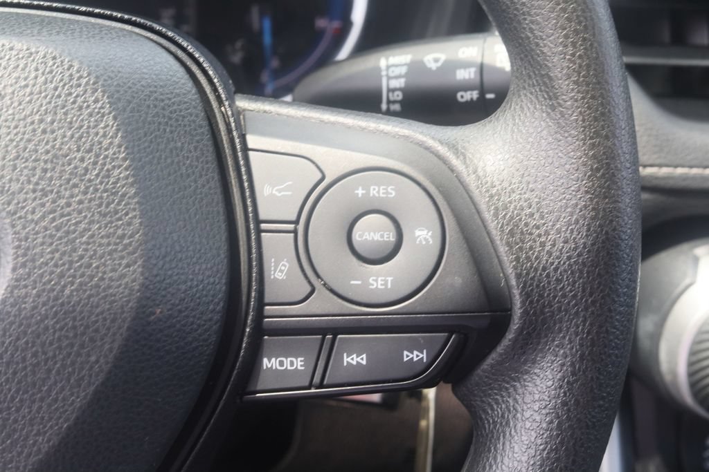 Used 2024 Toyota RAV4 LE AWD/4WD image 8