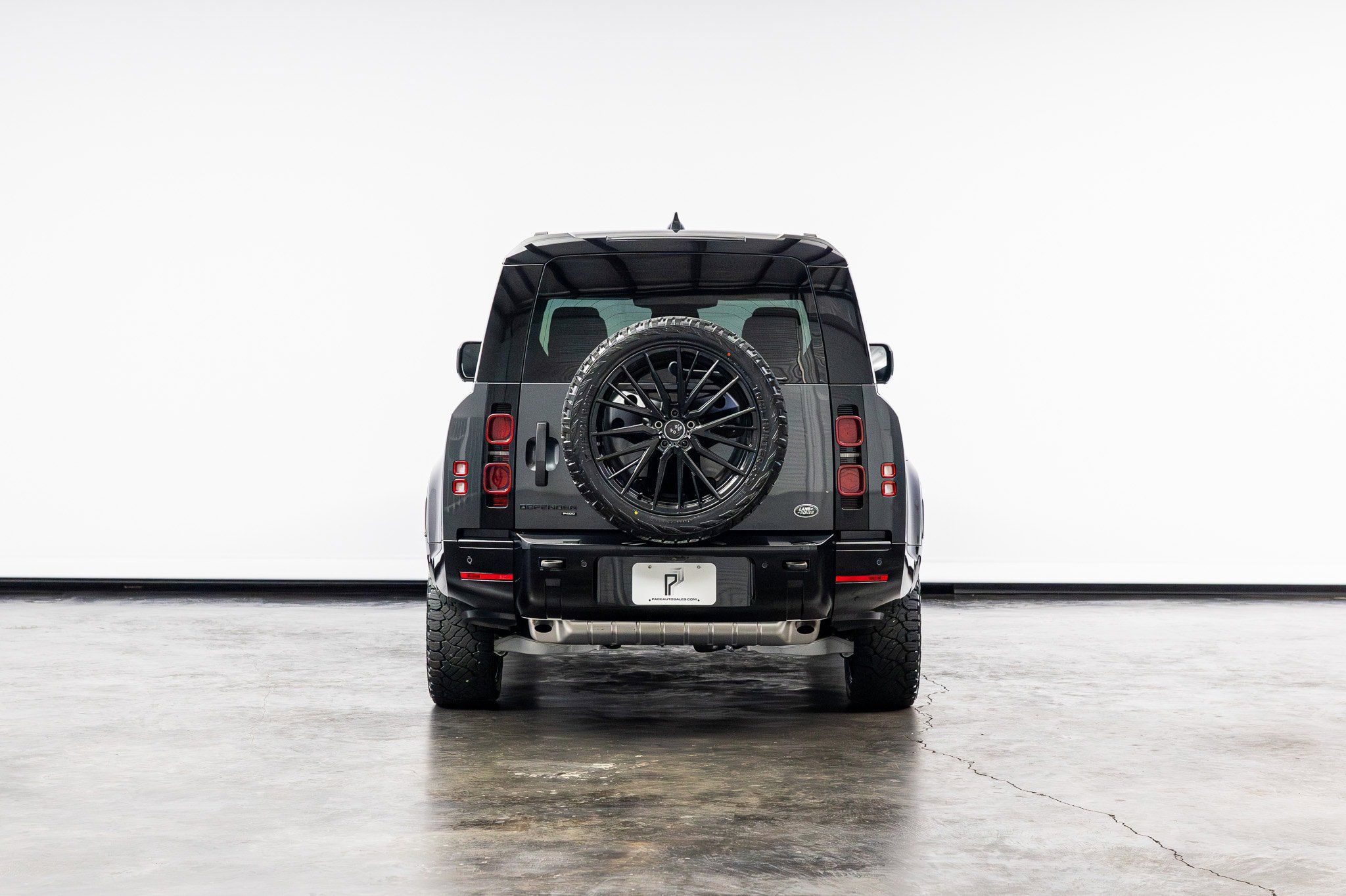 Used 2023 Land Rover Defender 130 X-Dynamic SE AWD/4WD image 16