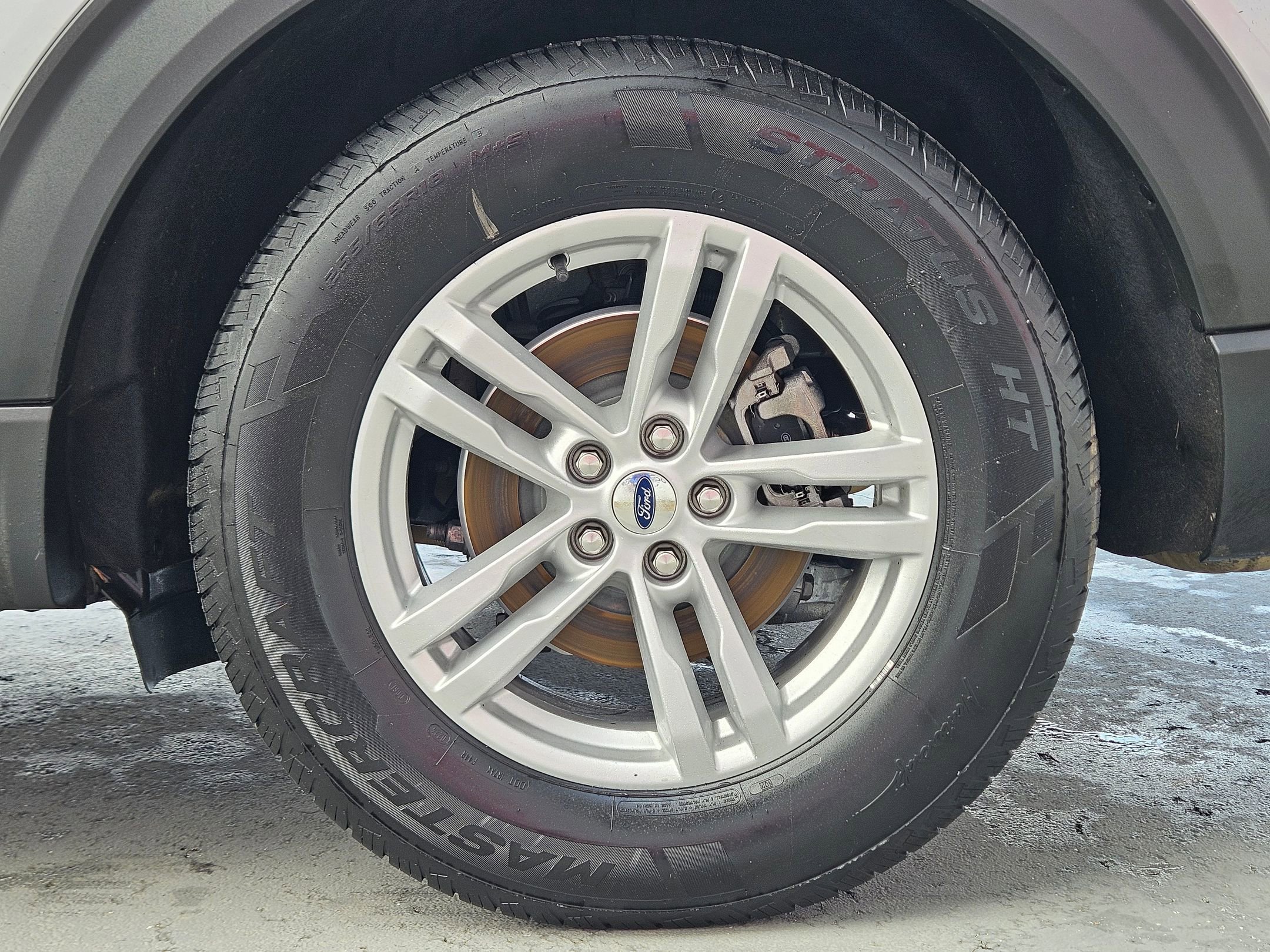 Used 2022 Ford Explorer XLT image 28