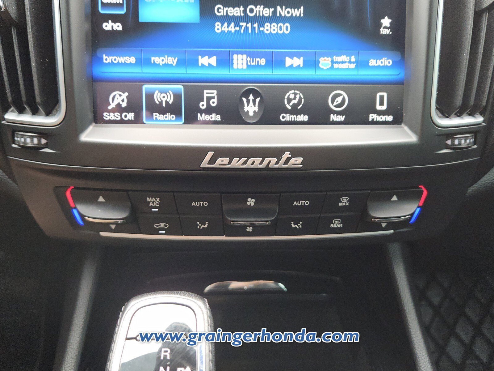 Used 2020 Maserati Levante AWD/4WD image 17