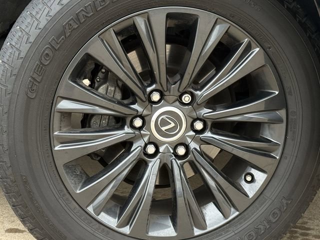Used 2023 Lexus GX 460 Premium w/ Accessory Package AWD/4WD image 10