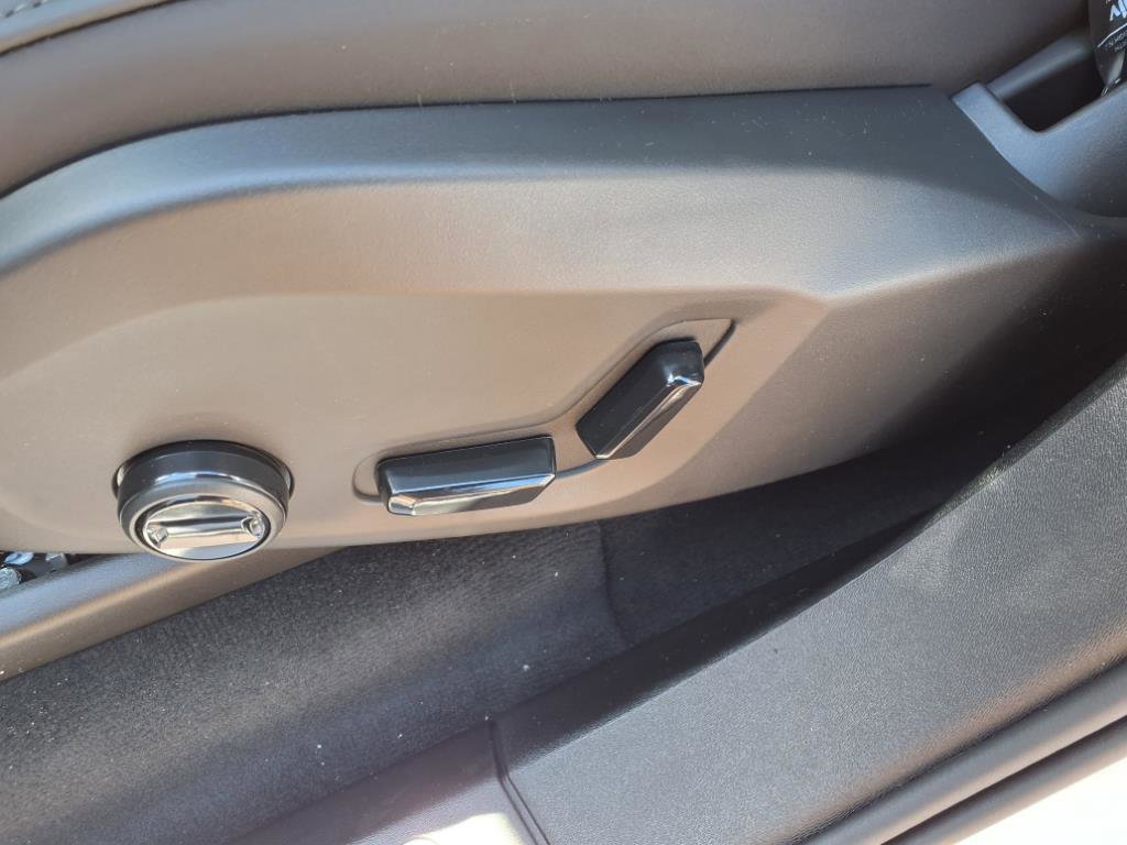 New 2025 Volvo XC90 T8 Plus w/ Protection Package Premier image 17