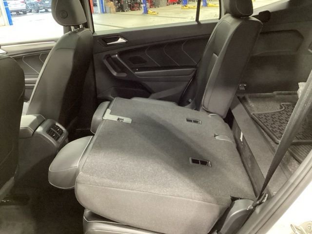 Certified 2023 Volkswagen Tiguan SE R-Line image 21
