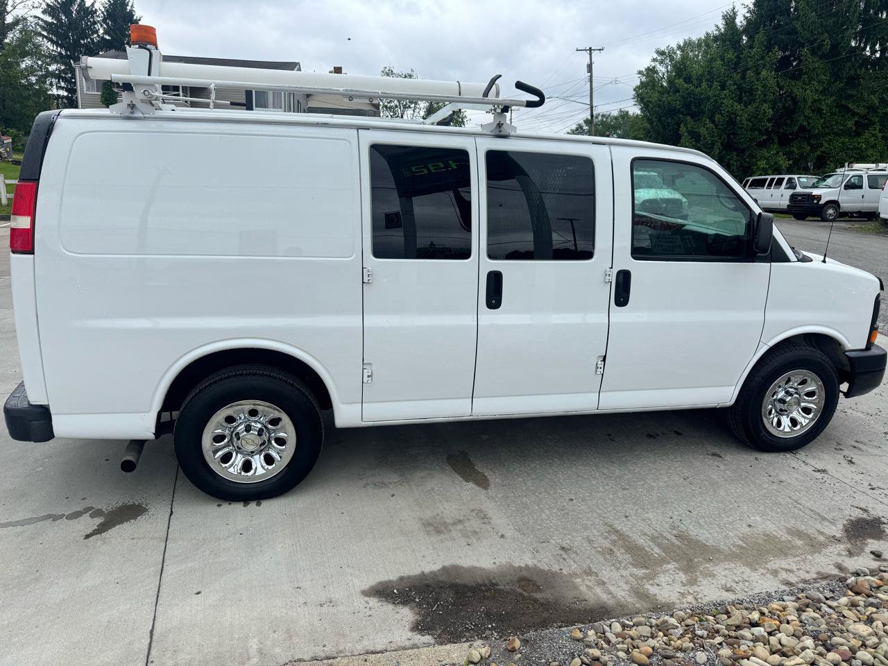 Used 2011 Chevrolet Express 1500 RWD image 19