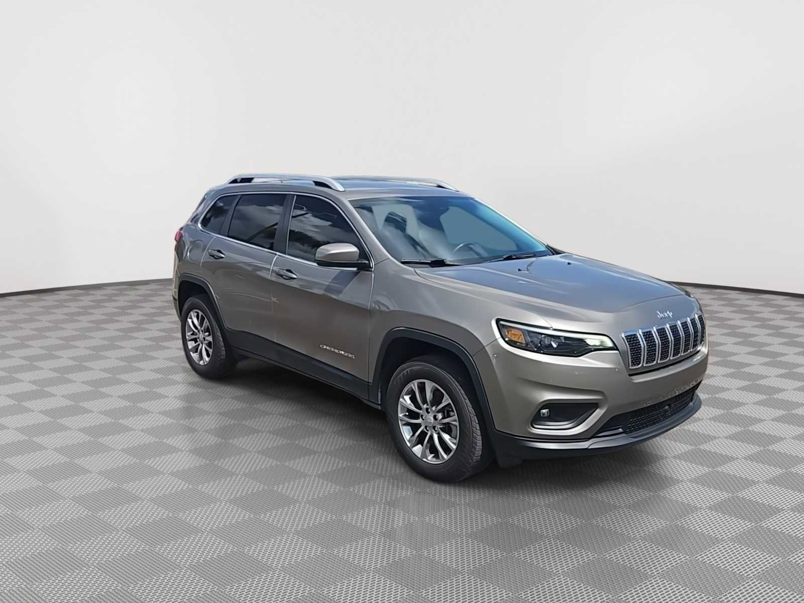 Used 2021 Jeep Cherokee Latitude Plus w/ Mopar Interior Package AWD/4WD image 2