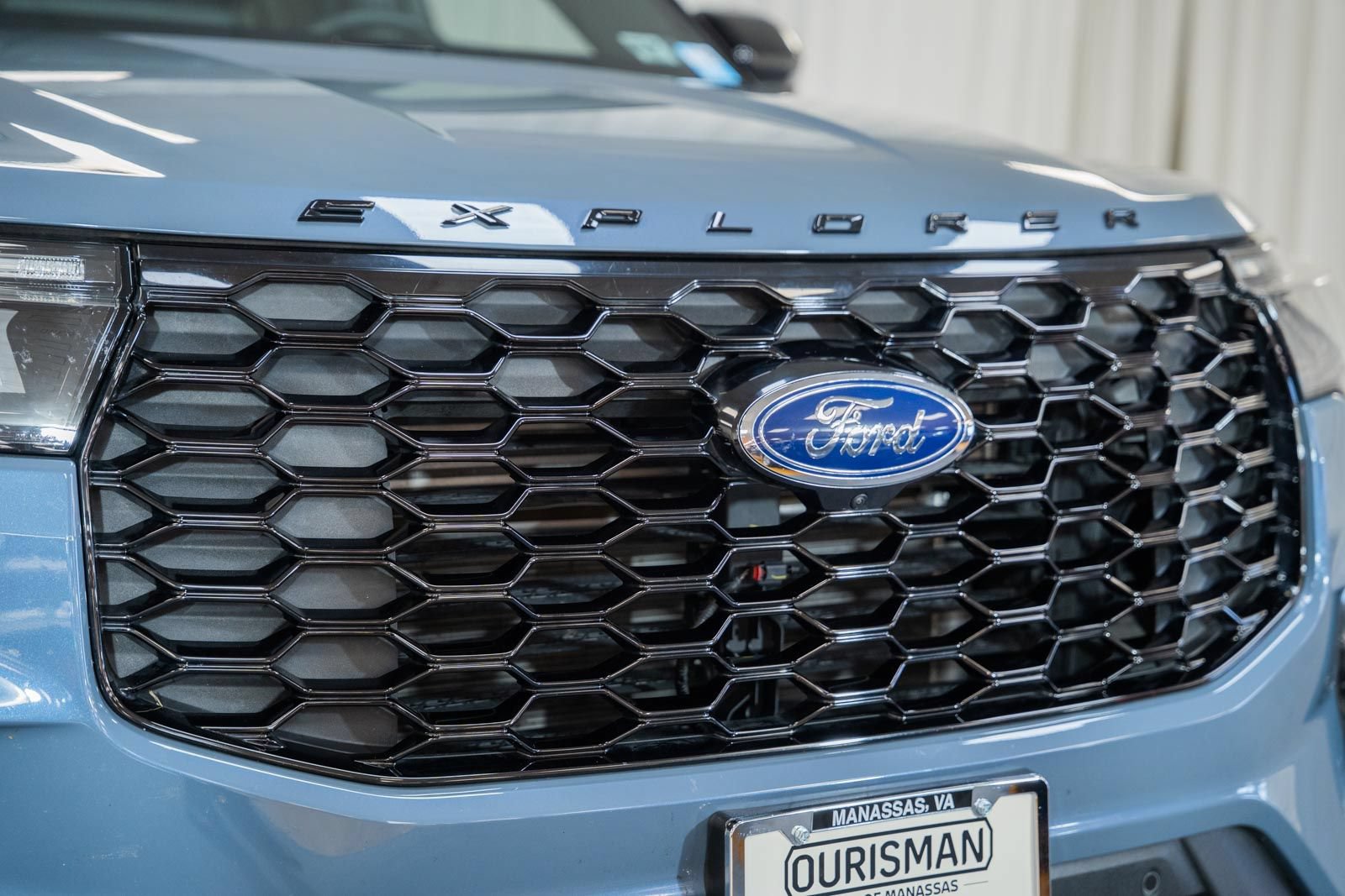 Certified 2025 Ford Explorer ST-Line w/ Premium Package AWD/4WD image 14