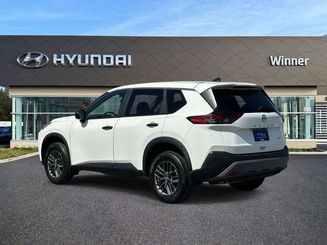 Used 2023 Nissan Rogue S image 2