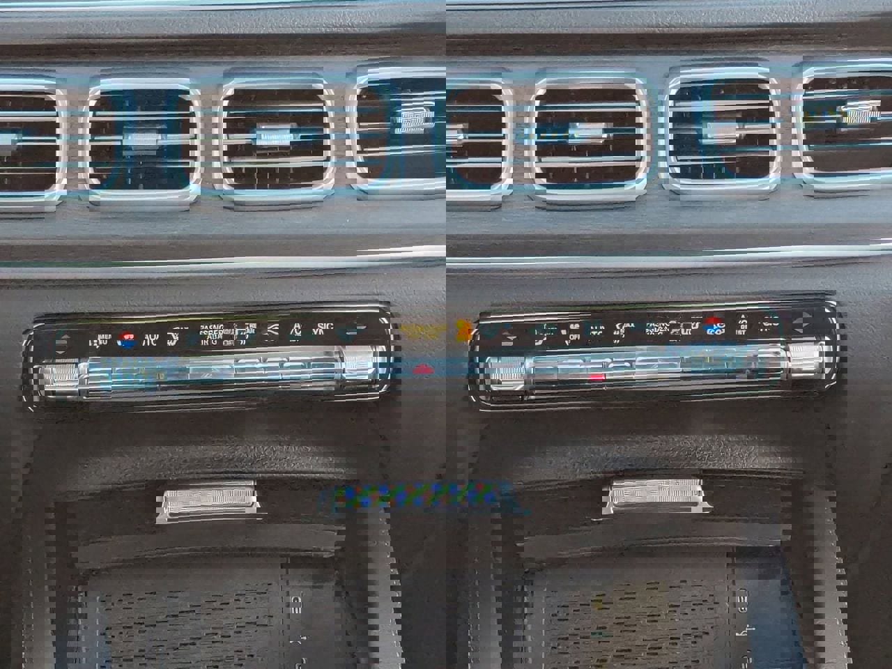 Used 2025 Mercedes-Benz GLE 350 4MATIC image 21