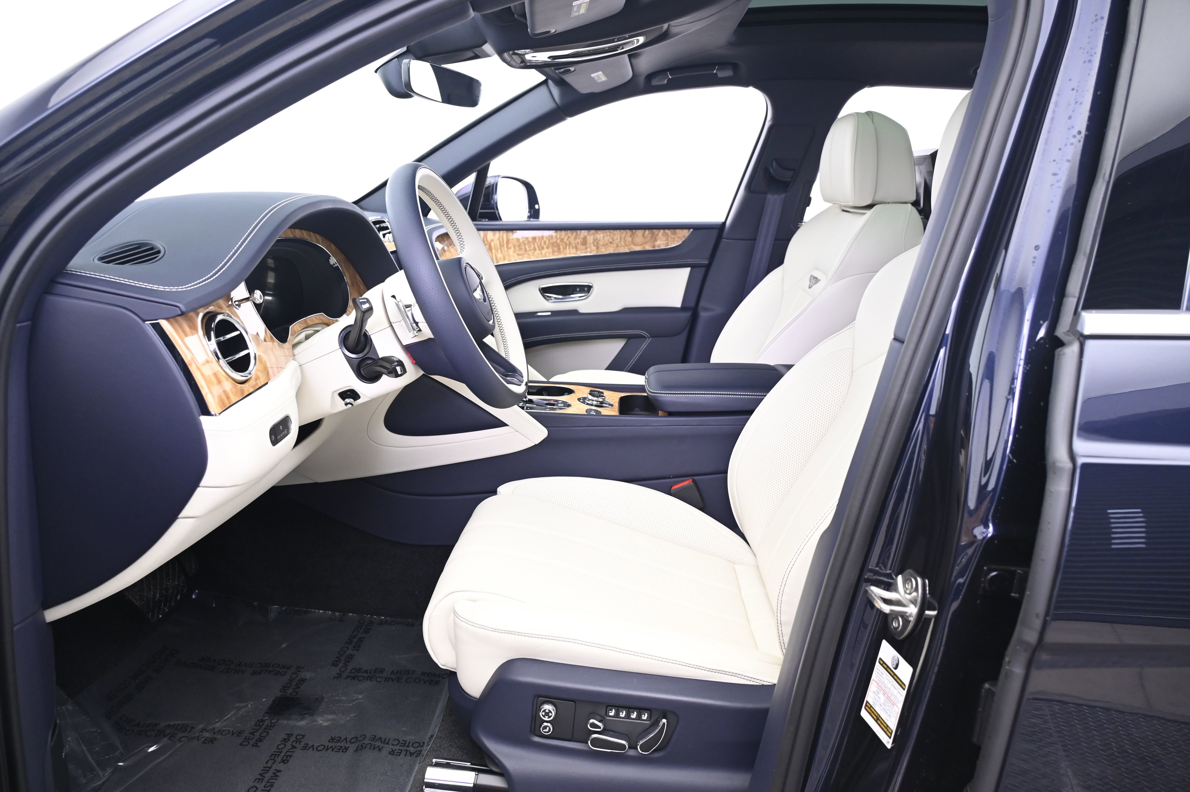 Used 2024 Bentley Bentayga Extended Wheelbase image 30