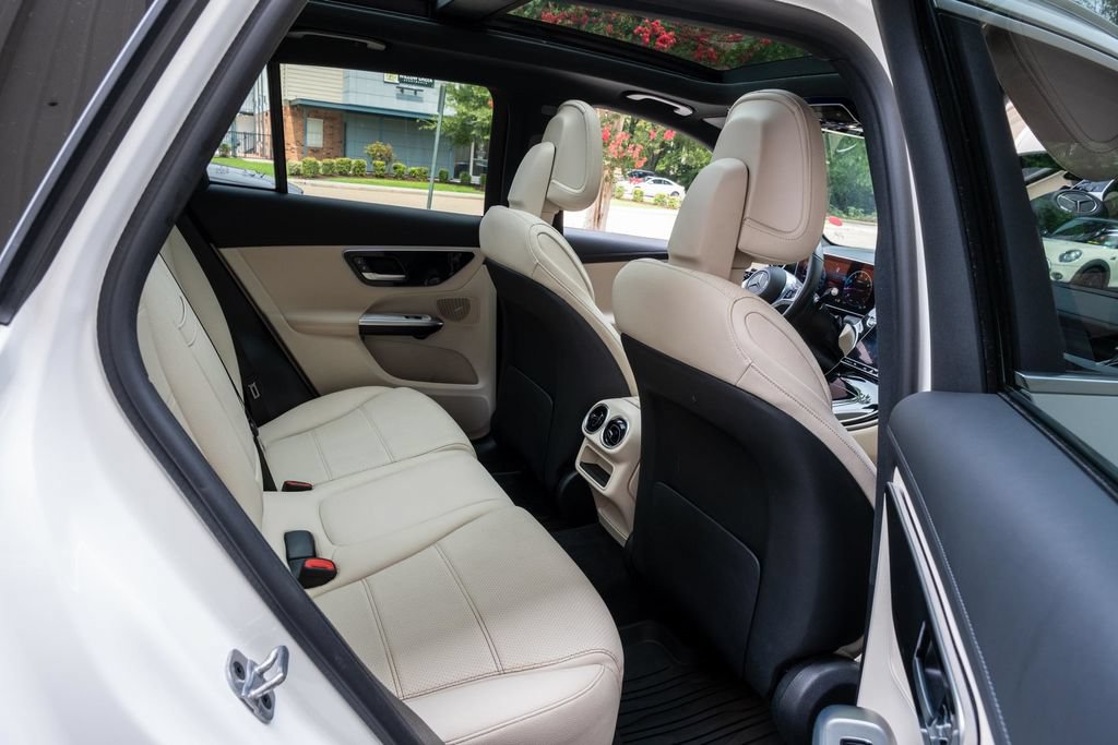 Used 2023 Mercedes-Benz GLC 300 4MATIC image 30