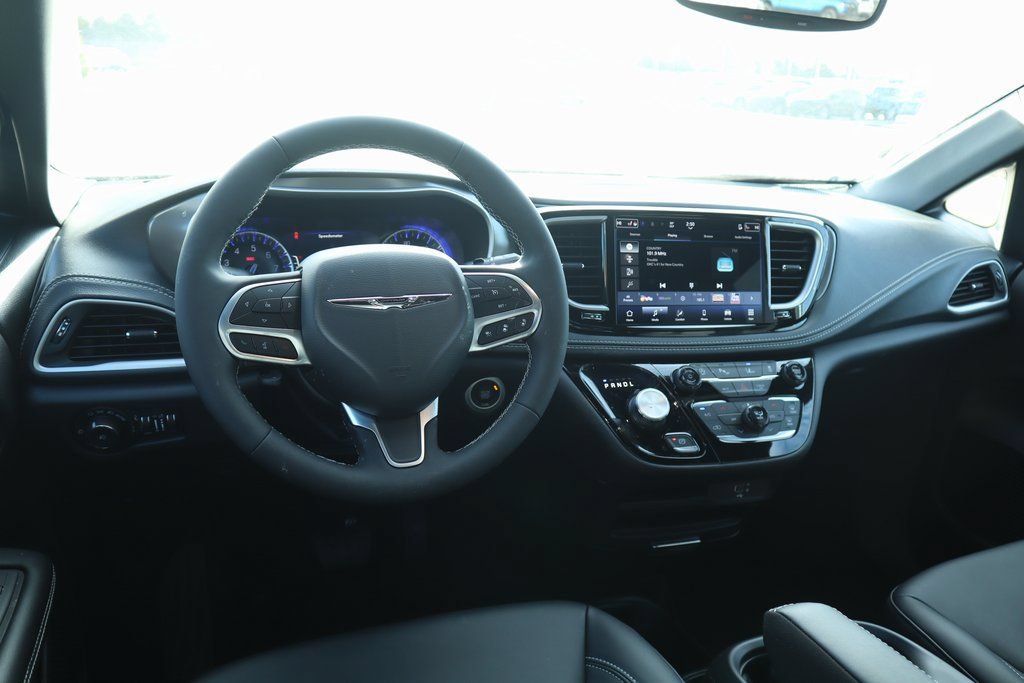 New 2026 Chrysler Pacifica Select FWD image 2
