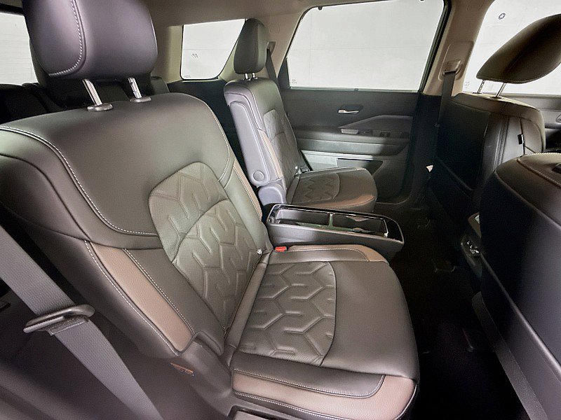 New 2026 Nissan Pathfinder Platinum AWD/4WD image 29