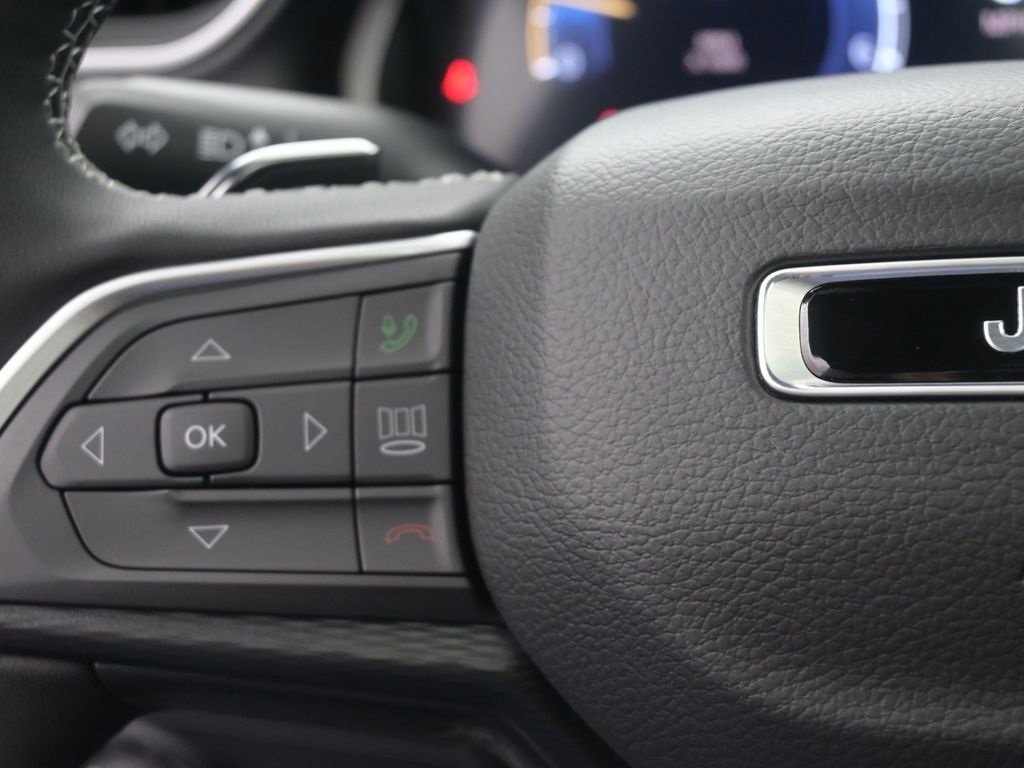 New 2025 Jeep Grand Cherokee L Altitude image 23