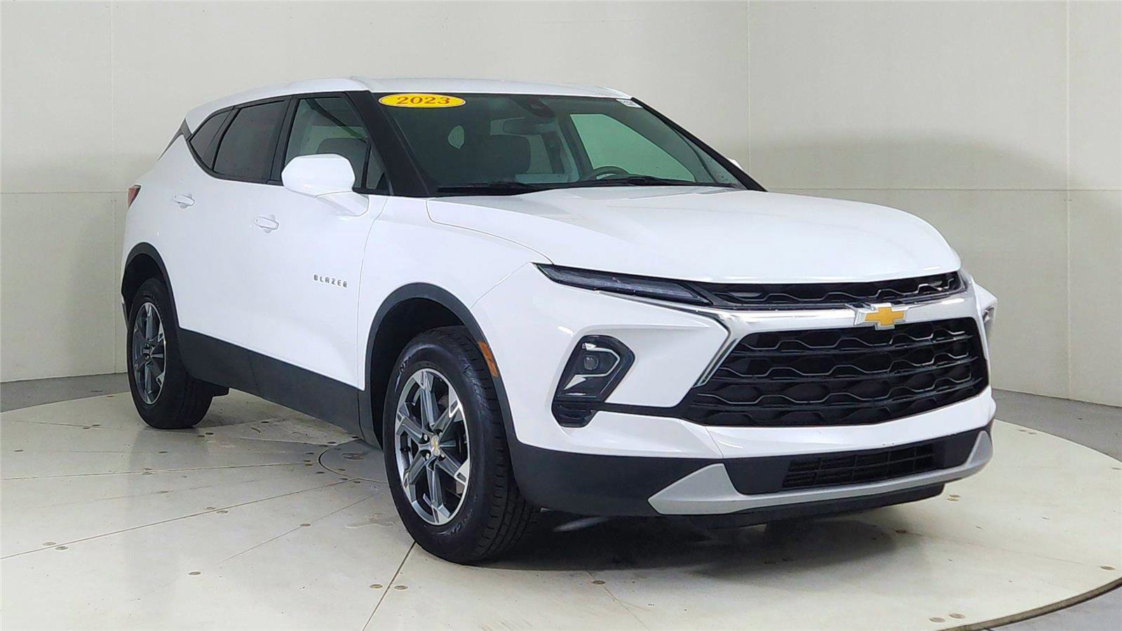 Used 2023 Chevrolet Blazer LT image 1