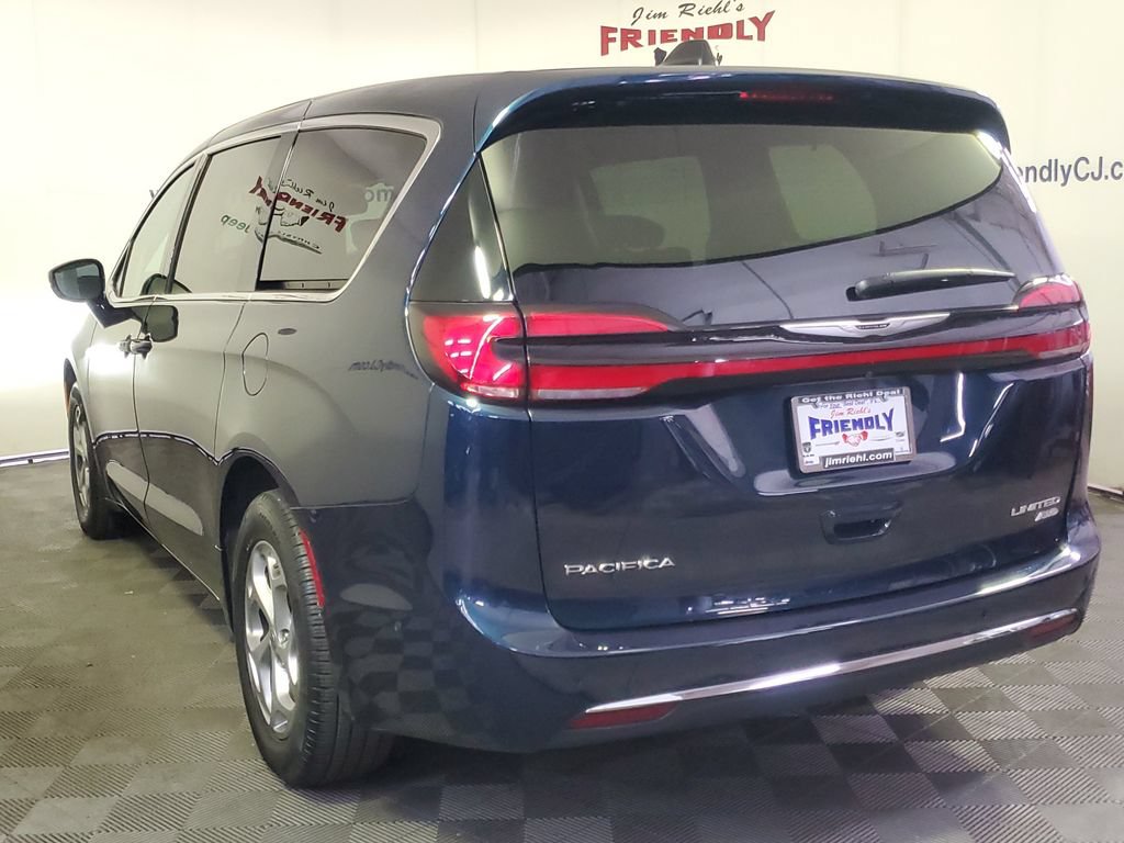 Used 2024 Chrysler Pacifica Limited w/ Uconnect Theater Family Group AWD/4WD image 4