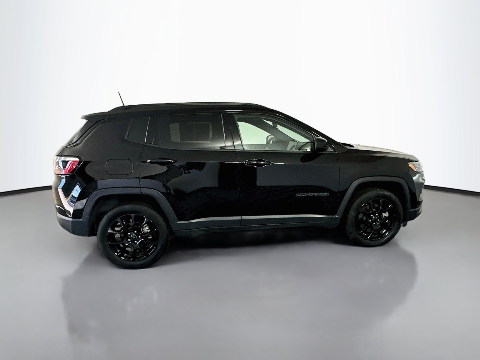 Used 2025 Jeep Compass Latitude w/ Altitude Special Edition AWD/4WD image 8