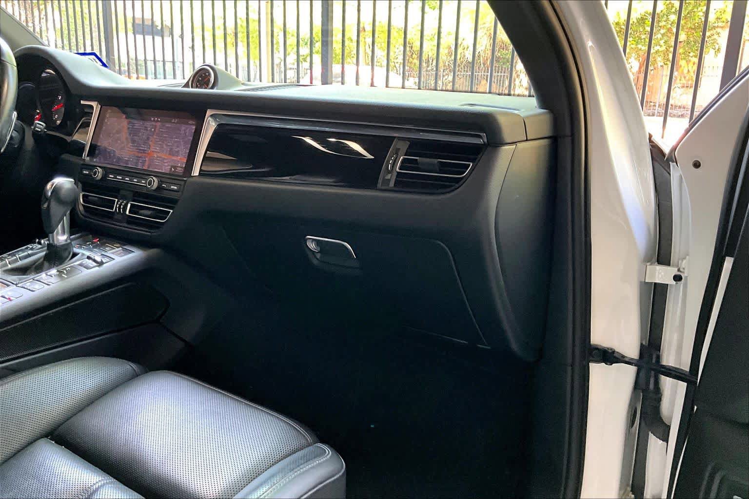 Used 2021 Porsche Macan S AWD/4WD image 18