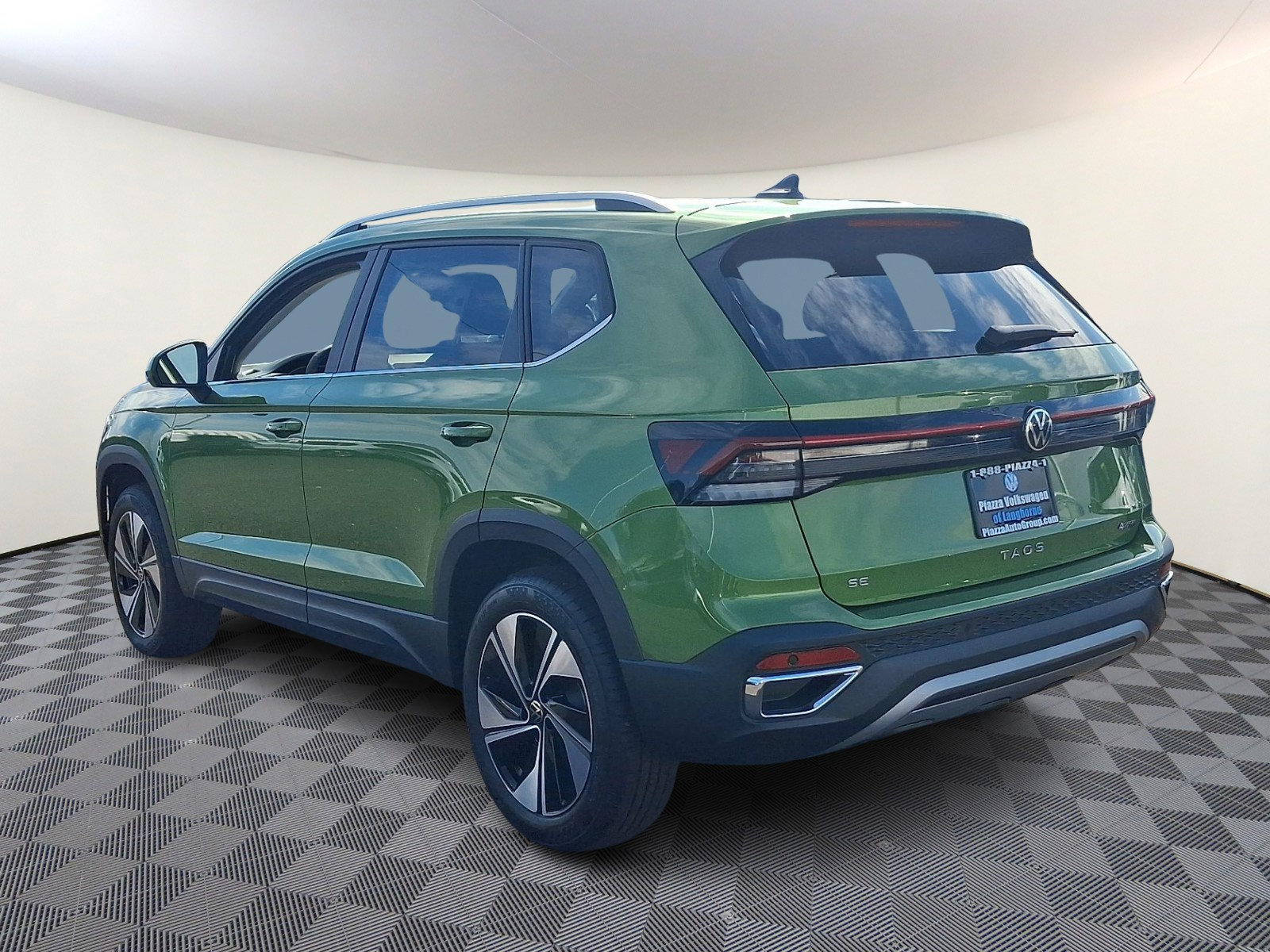 New 2027 Volkswagen Taos SE AWD/4WD image 3