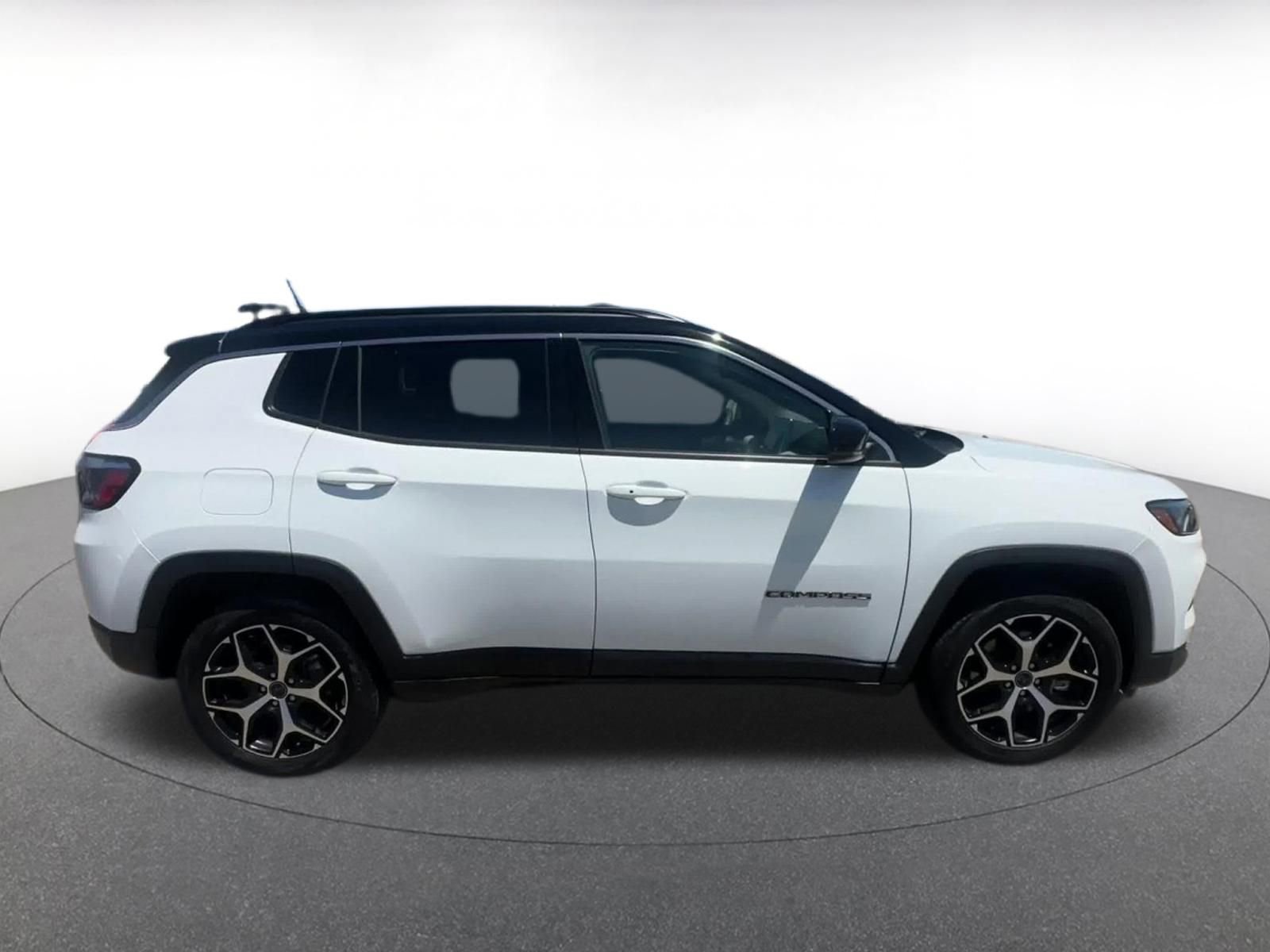Used 2025 Jeep Compass Limited AWD/4WD image 16