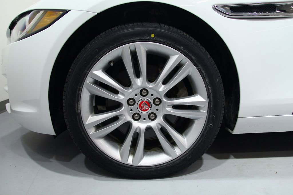 Used 2019 Jaguar XE Prestige image 17