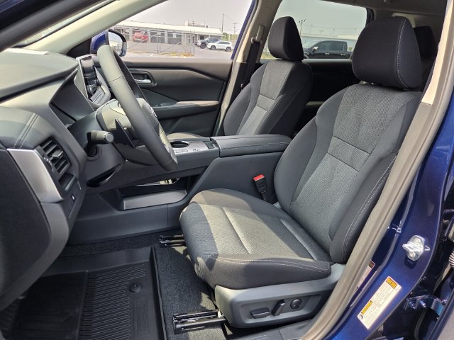 New 2026 Nissan Rogue SV FWD image 9