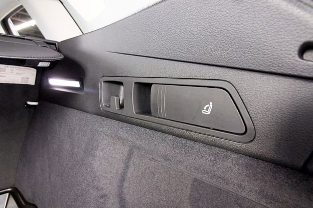 Used 2023 Audi e-tron Premium Plus w/ Premium Plus Package AWD/4WD image 37