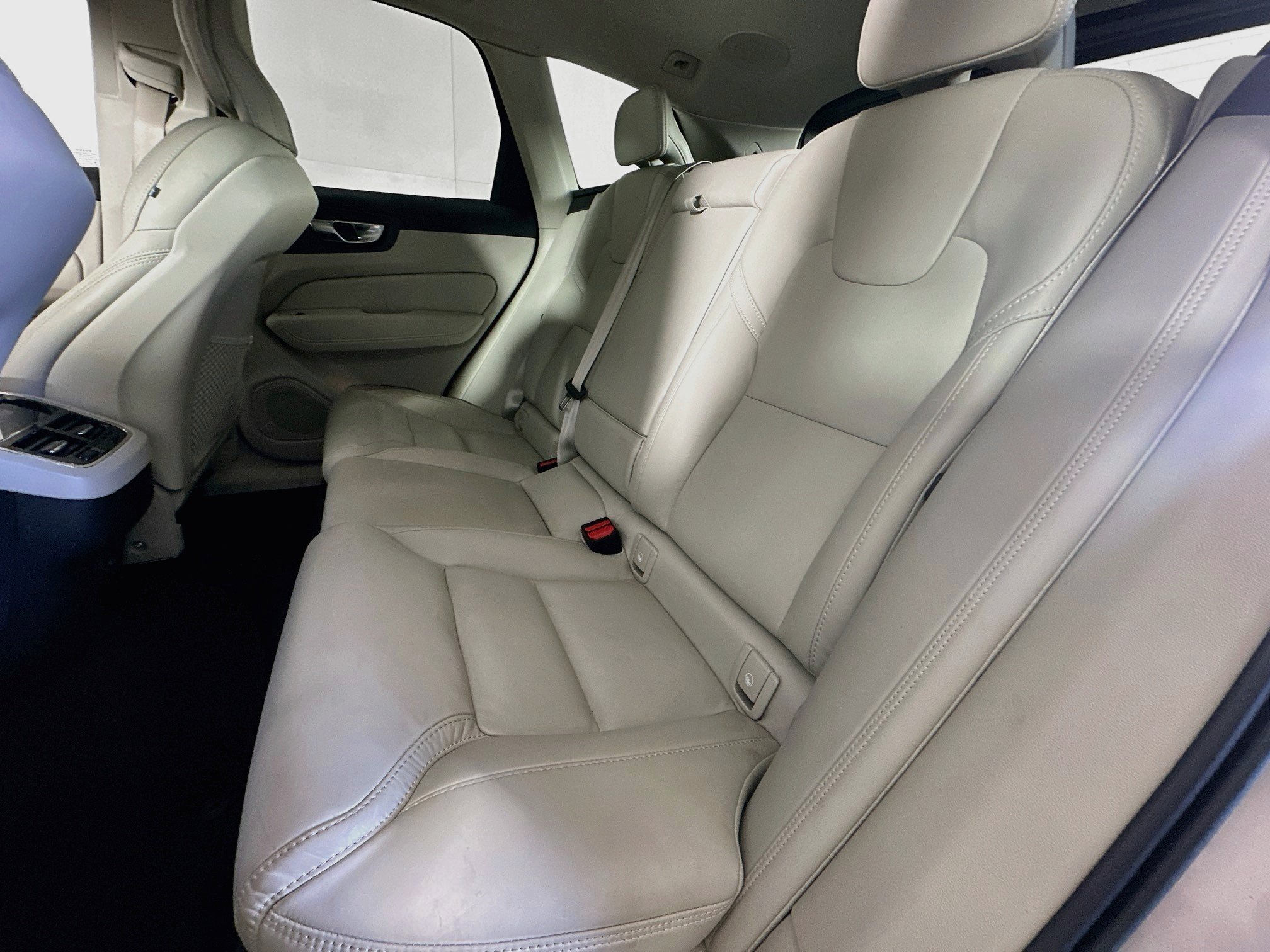 Used 2022 Volvo XC60 B5 Inscription w/ Advanced Package FWD image 29