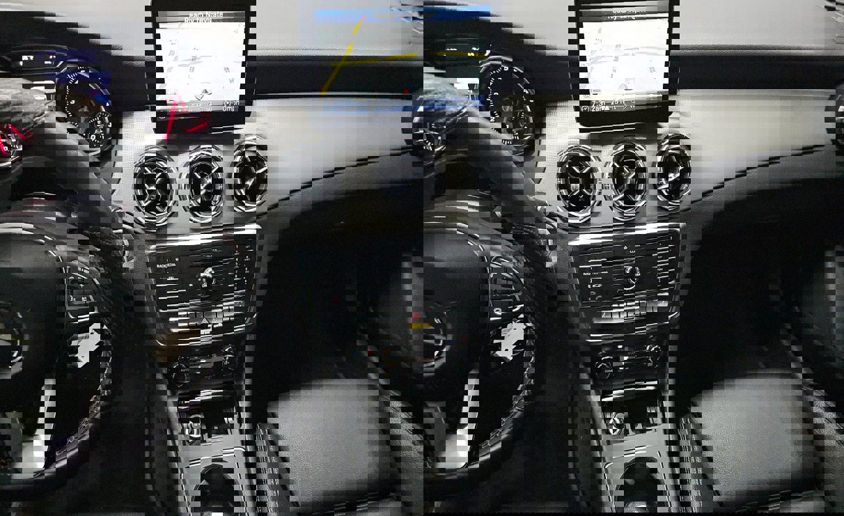 Used 2018 Mercedes-Benz CLA 250 4MATIC image 7