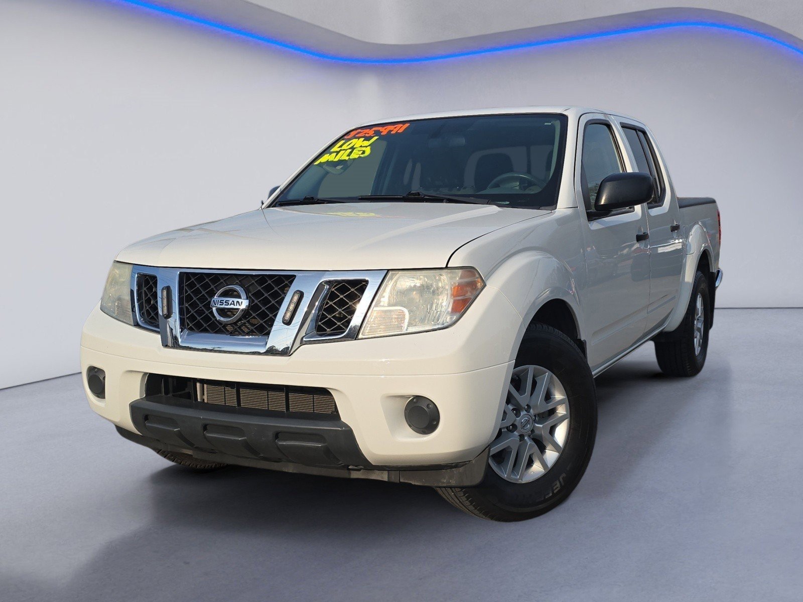 Used 2021 Nissan Frontier SV image 2