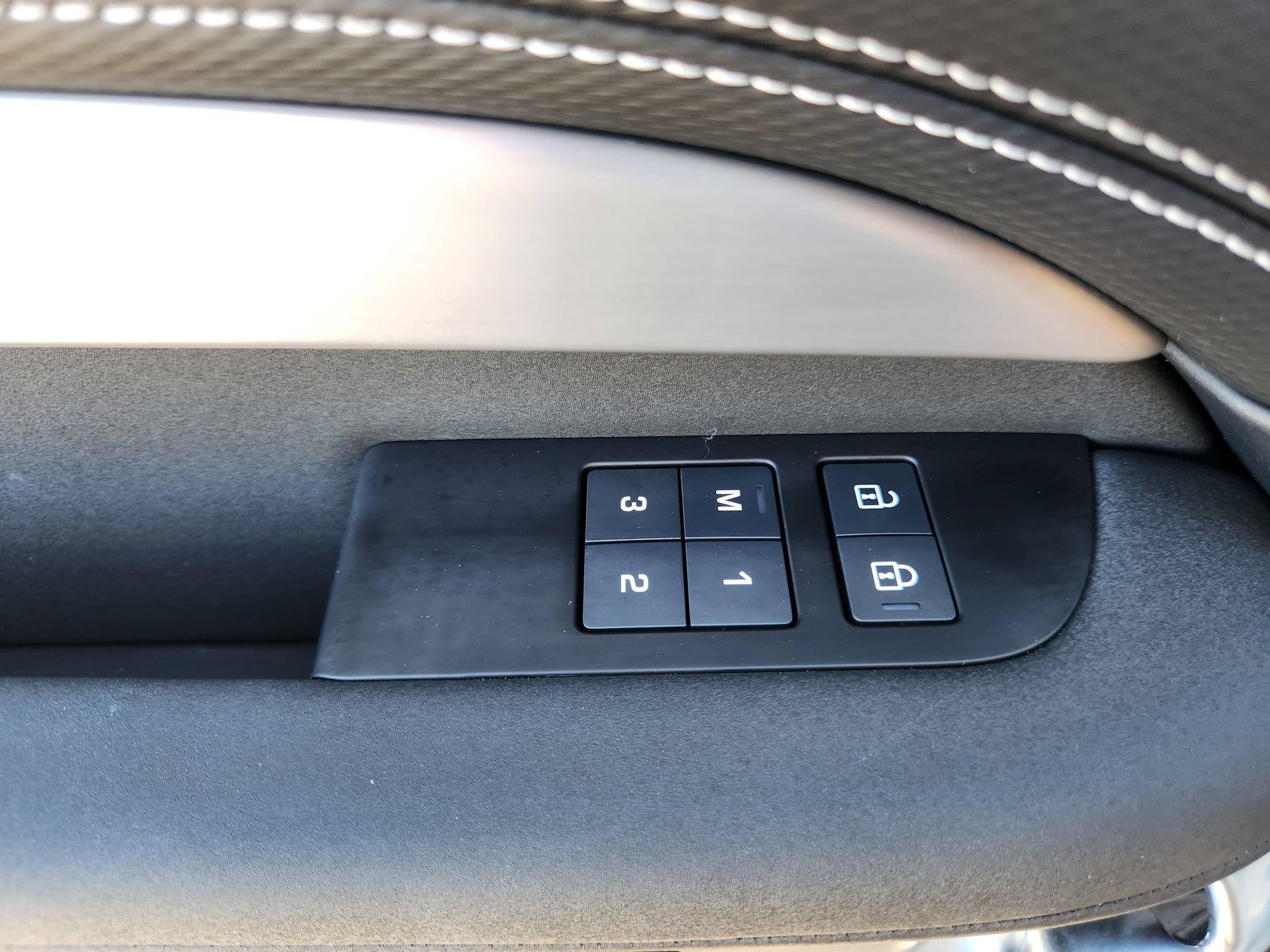Used 2026 Land Rover Discovery Dynamic SE AWD/4WD image 19